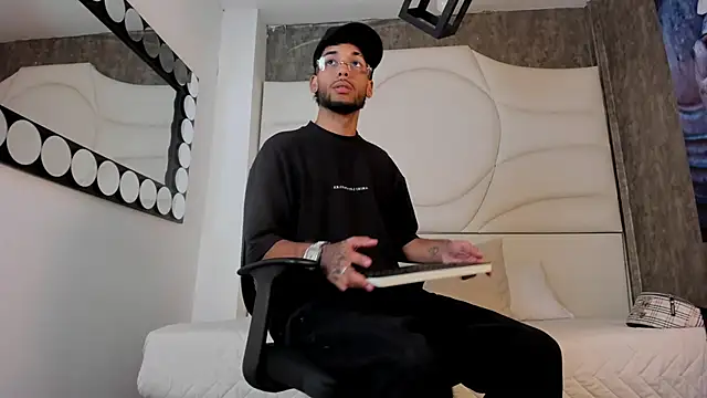 Thiagoferreti online show from October 1, 2025, 3:22 am