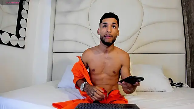 Thiagoferreti online show from February 4, 2026, 3:34 am