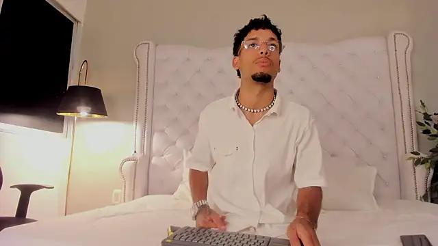 Thiagoferreti online show from October 22, 2025, 7:35 pm