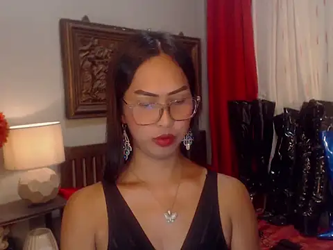 Snapshot of Nathalieheartt chatting on August 4, 2026, 3:11 am Nathalieheartt online show from August 4, 2026, 3:11 am