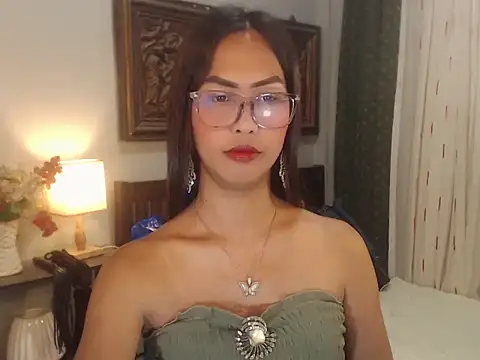 Snapshot of Nathalieheartt chatting on July 13, 2026, 1:43 pm Nathalieheartt online show from July 13, 2026, 1:43 pm