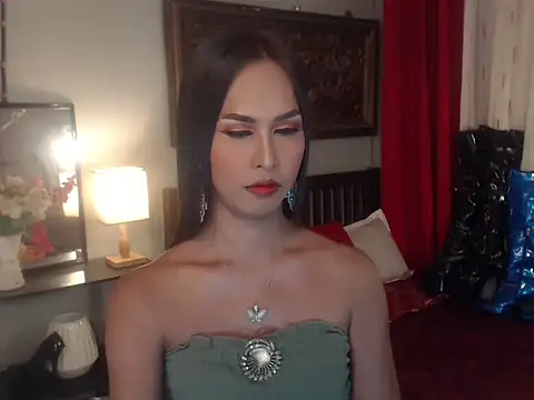 Nathalieheartt online show from December 5, 2025, 5:06 am