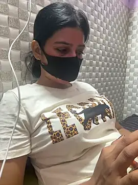 Hot Jaanvi  online show from May 29, 2026, 4:46 pm