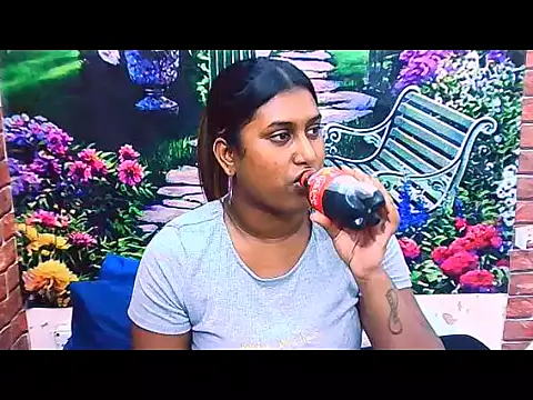 IndianChocolatepie4u online show from November 24, 2025, 3:23 pm