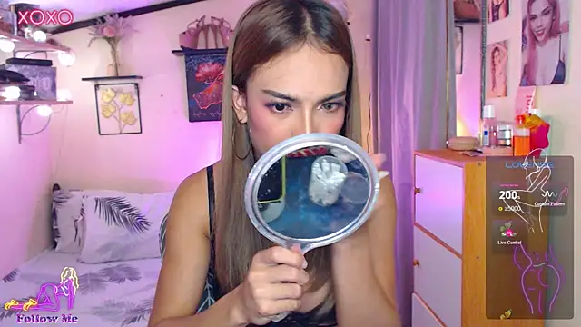 izabella moore online show from October 22, 2025, 5:29 am