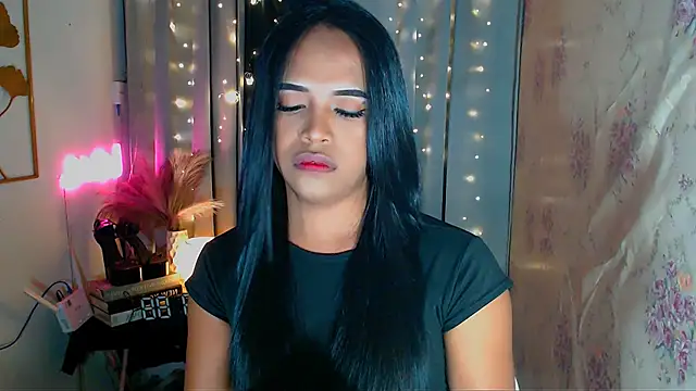 Lorainnelustts online show from February 18, 2026, 12:34 pm