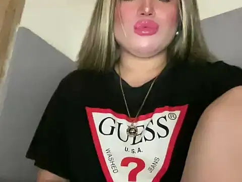 Naughtyrosecum online show from November 11, 2025, 3:18 pm