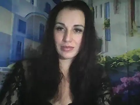 Qinini online show from November 22, 2025, 9:35 pm