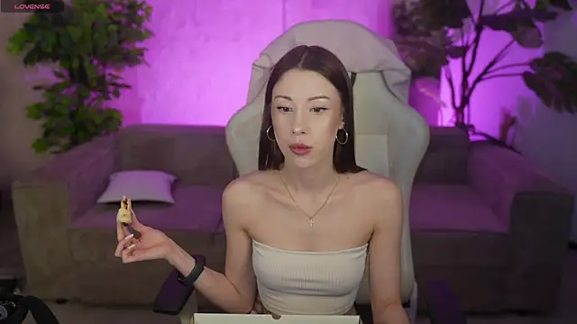 Selena Glow online show from April 13, 2026, 8:13 pm