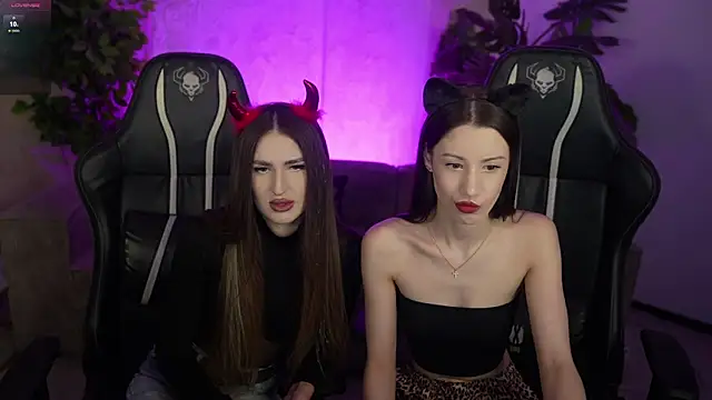 Snapshot of Selena_Glow chatting on February 23, 2026, 7:36 pm Selena Glow online show from February 23, 2026, 7:36 pm