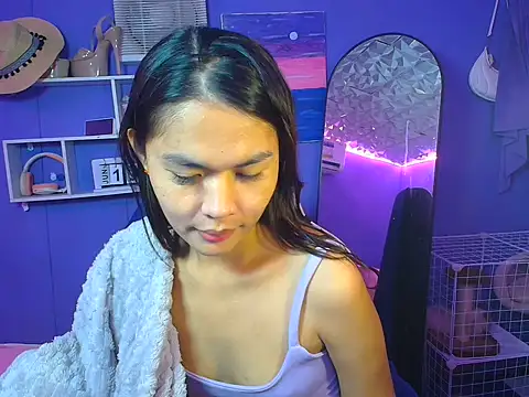 urgirljane online show from June 20, 2026, 3:44 am