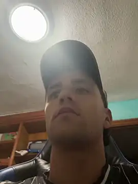 Snapshot of aavrdvh33 chatting on October 12, 2025, 6:09 pm aavrdvh33 online show from October 12, 2025, 6:09 pm