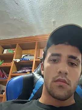 Snapshot of aavrdvh33 chatting on September 16, 2025, 9:27 pm aavrdvh33 online show from September 16, 2025, 9:27 pm