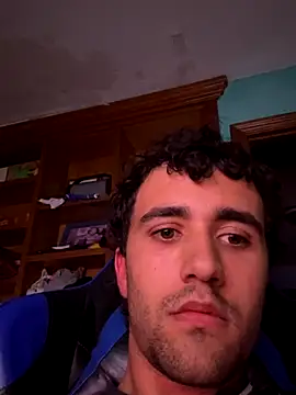 Snapshot of aavrdvh33 chatting on December 4, 2025, 6:40 pm aavrdvh33 online show from December 4, 2025, 6:40 pm