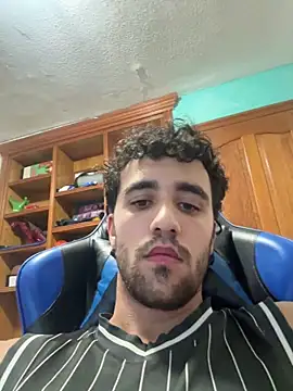 Snapshot of aavrdvh33 chatting on February 3, 2026, 12:10 am aavrdvh33 online show from February 3, 2026, 12:10 am