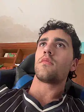 Snapshot of aavrdvh33 chatting on November 13, 2025, 4:00 pm aavrdvh33 online show from November 13, 2025, 4:00 pm