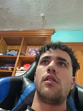 Snapshot of aavrdvh33 chatting on April 3, 2026, 9:32 pm aavrdvh33 online show from April 3, 2026, 9:32 pm