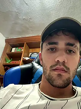 Snapshot of aavrdvh33 chatting on September 30, 2025, 6:58 pm aavrdvh33 online show from September 30, 2025, 6:58 pm