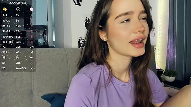 lovelyalivia online show from December 14, 2025, 9:48 am