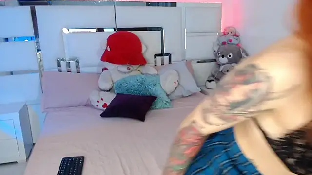 ElektraRous online show from November 20, 2025, 5:35 pm