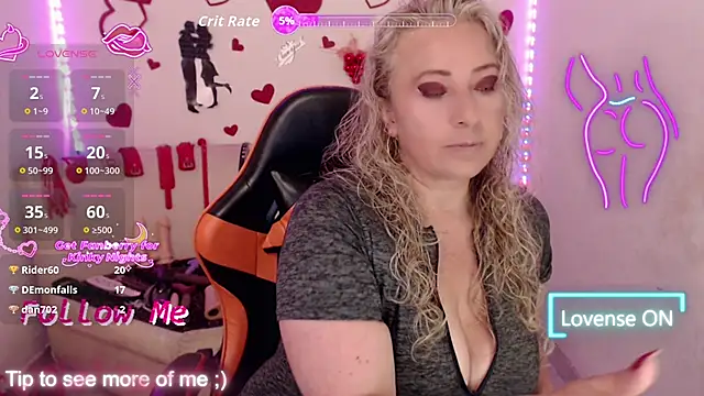 sofiacurvy 45 online show from December 13, 2025, 8:04 pm
