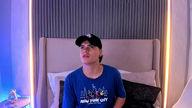 BenitoSaenz online show from October 19, 2025, 3:53 am