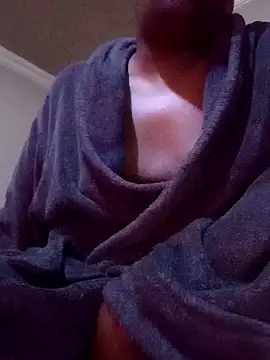 Snapshot of OnlyMoneyIwanT chatting on October 12, 2025, 12:06 pm OnlyMoneyIwanT online show from October 12, 2025, 12:06 pm