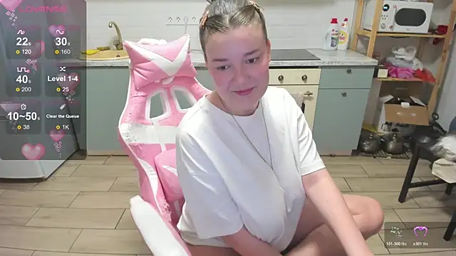 LinaElasm online show from March 30, 2026, 11:28 pm