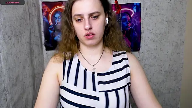 AmandaDimond  online show from April 5, 2026, 12:01 pm