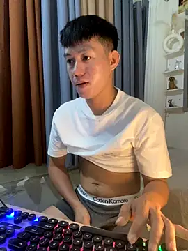 xshyboyx online show from October 28, 2025, 4:46 am