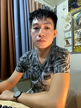 xshyboyx online show from November 4, 2025, 11:25 am