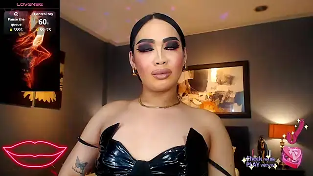 FridaHumphrey online show from April 4, 2026, 6:47 pm