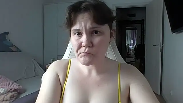 Snapshot of Qaynii chatting on October 9, 2025, 7:36 pm Qaynii online show from October 9, 2025, 7:36 pm