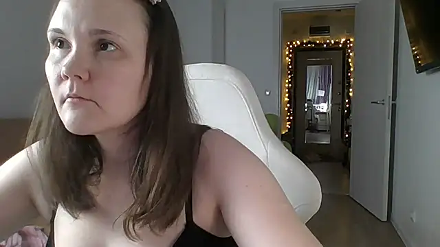 Snapshot of Qaynii chatting on October 25, 2025, 3:56 pm Qaynii online show from October 25, 2025, 3:56 pm