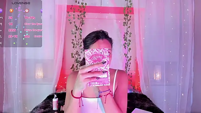 Snapshot of CamiGox chatting on February 5, 2026, 8:37 pm CamiGox online show from February 5, 2026, 8:37 pm