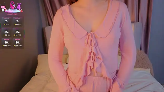 BeatrixCarIeton online show from October 1, 2025, 7:18 pm