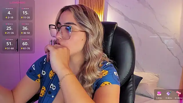 KYLIE JONES6 online show from December 16, 2025, 3:11 am