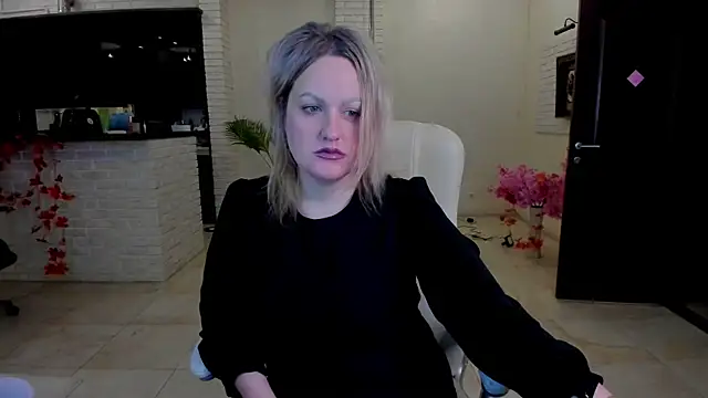 MariemLui online show from December 3, 2025, 12:37 pm