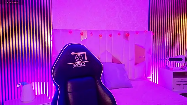 LIHIAN TAY online show from April 9, 2026, 12:22 pm