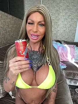 Snapshot of dutchbarbie chatting on April 30, 2026, 4:25 pm dutchbarbie online show from April 30, 2026, 4:25 pm