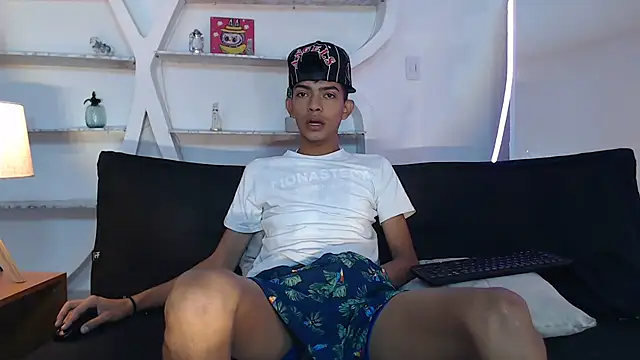 PRETTY SEX1 online show from October 17, 2025, 1:24 pm