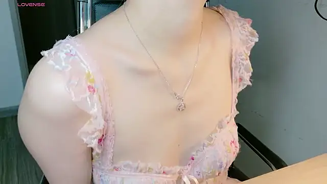 Ryeon 99 online show from May 26, 2026, 3:04 am