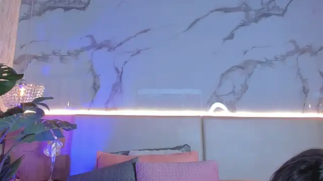 ValSmith  online show from February 25, 2026, 3:40 am