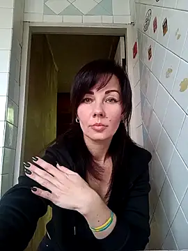 Adeline3302 online show from November 15, 2025, 1:37 pm