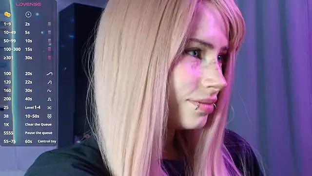 PieraMarch online show from October 20, 2025, 7:58 pm