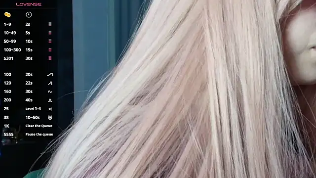 PieraMarch online show from November 1, 2025, 7:19 pm