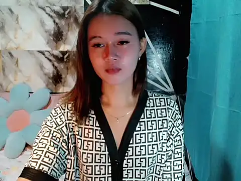 urgirl mikah online show from November 19, 2025, 5:29 am