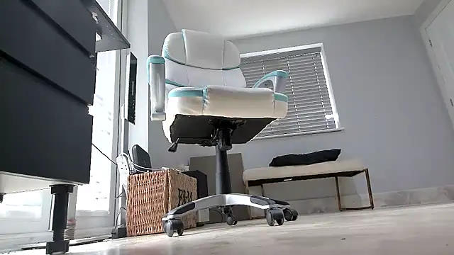 foxyroxymilf online show from January 6, 2026, 1:15 pm