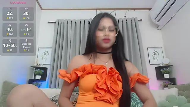 Snapshot of PrettyBlythes_TS chatting on October 6, 2025, 1:45 pm PrettyBlythes TS online show from October 6, 2025, 1:45 pm