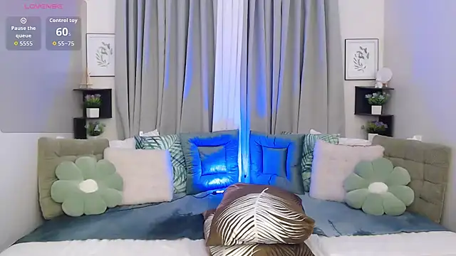 PrettyBlythes TS online show from October 22, 2025, 1:43 pm